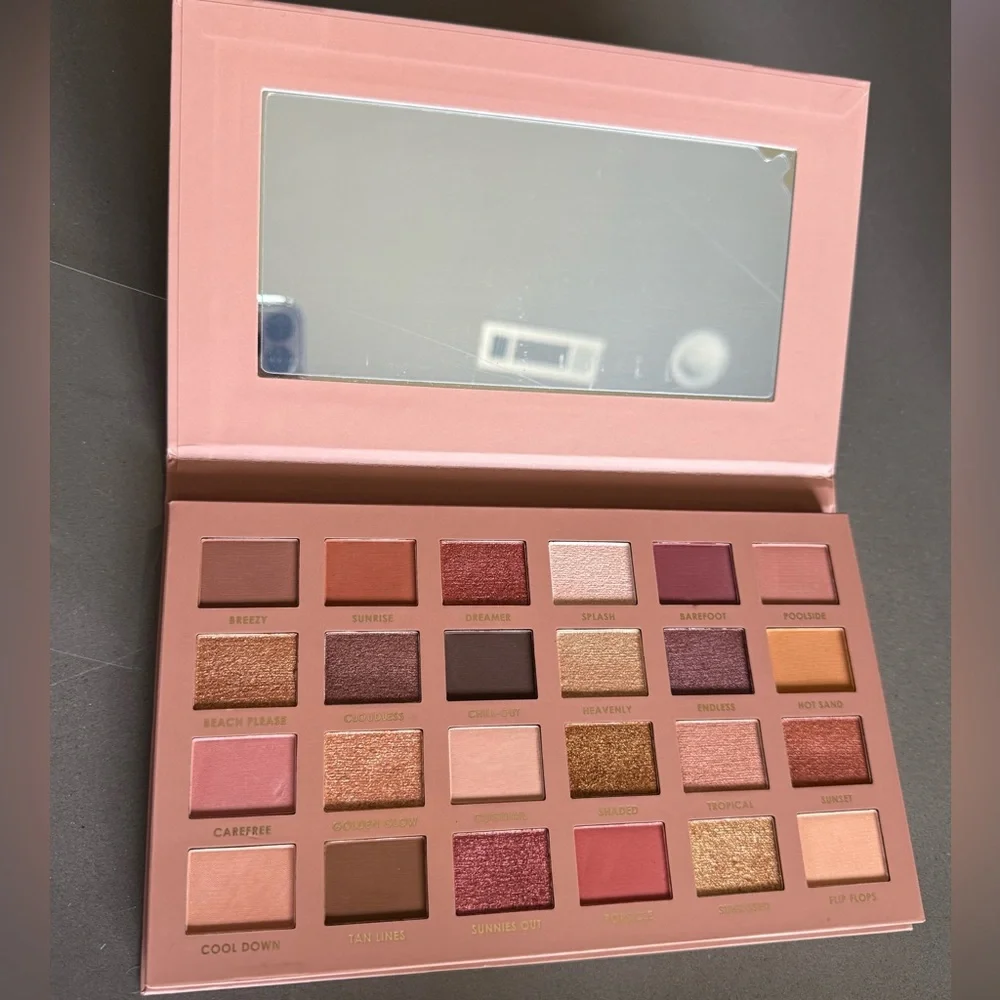 Ciaté London Brazilian Glow XL Eyeshadow Palette NIB – 24 Shades Warm & Shimmer